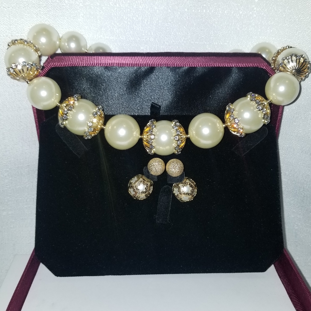 Used Simulated Pearl Necklace & Earrings